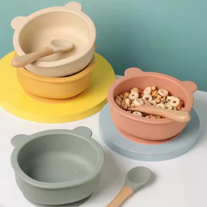 宝宝儿童餐具一体式辅食硅胶碗小熊碗可爱卡通喂养餐具吸盘碗叉勺